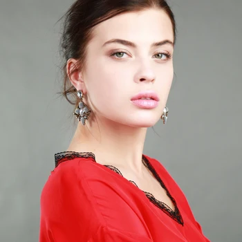 SĂRUTĂ-MĂ la Modă Gri Pompon Apa de Cristal Picătură Legăna Cercei Moda Bijuterii Femei Cercei Statement