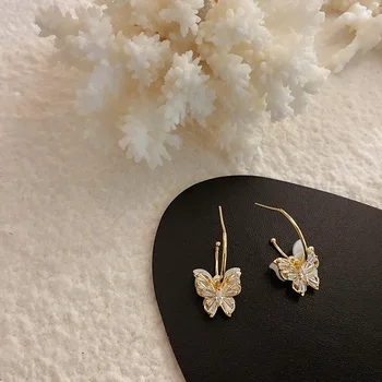 Coreeană nou design de bijuterii de moda hollow cupru zircon incrustate inteligent fluture alb shell legăna cercei elegant feminin cercel