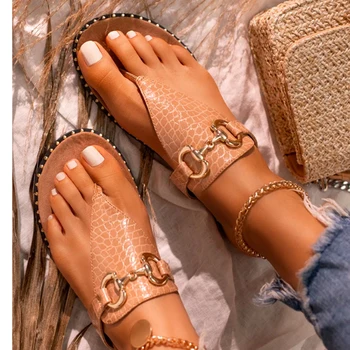 2021 noua moda sexy lanț clip picior confortabil în aer liber feminin papuci de culoare Solidă nituri plat Plus dimensiune Papuci de plaja