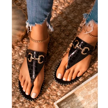 2021 noua moda sexy lanț clip picior confortabil în aer liber feminin papuci de culoare Solidă nituri plat Plus dimensiune Papuci de plaja