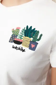 Trendyol Alb Embroideried de Bază Tricotate T-shirt TWOSS19PB0013