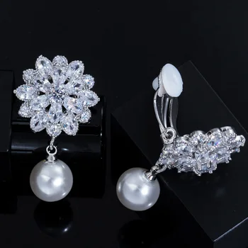 ThreeGraces Nou Brand Femei Argint Culoare Cristal Cubic Zirconia Mare Pearl Floare Picătură Clipuri fără cercei în Ureche Clipuri Cercei ER065