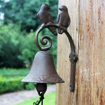 Câteva Păsări Pe Ramură Fonta Perete Clopot Antic Rustic De Gradina Acasă Montat Pe Perete Cu Metale Grele Mâna Cranking Bine Ati Venit La Ușă