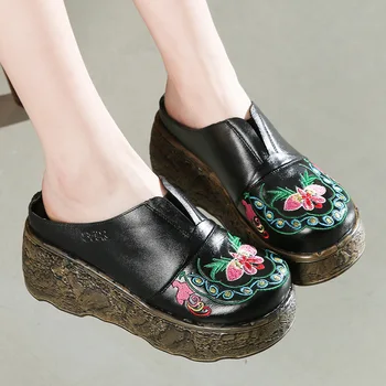 Cel Mai Bun De Vânzare Clasic Brodate De Vacă Din Piele Pantofi Sandale De Moda De Vară 2020 Femei Papuci De Casă Pene Platforma Papuci Femei Sandale